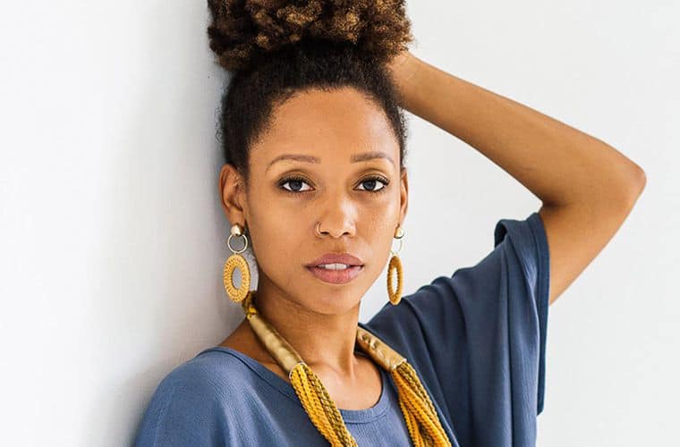 woman posing for tonle