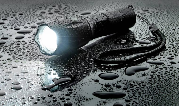 water resistant heavy duty flashlight