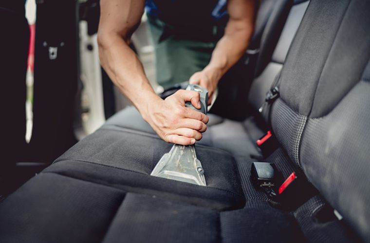 Seat cleaning with a carpet cleaner 1