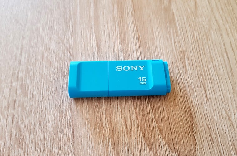 blue sony 16gb flash drive