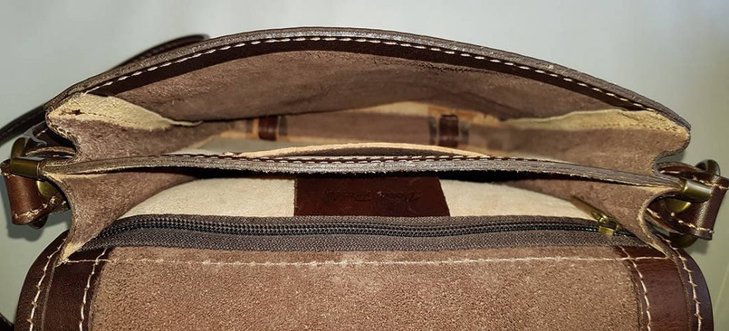 Time Resistance Messenger Bag 'On The Road' - empty compartments