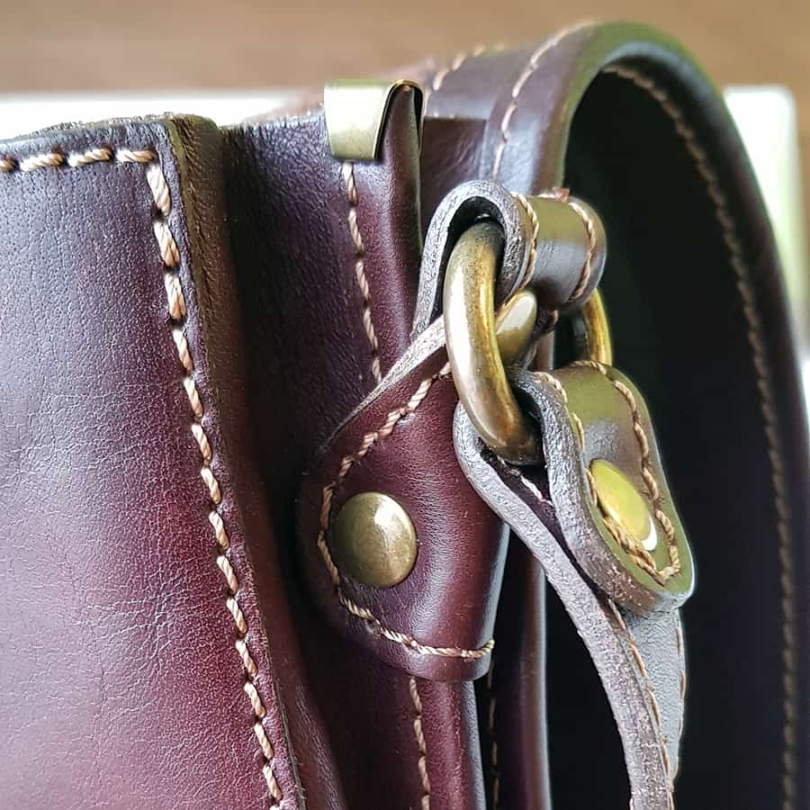 Time Resistance Messenger Bag 'On The Road' - shoulder strap detail