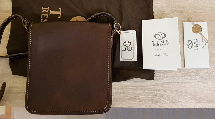 Time Resistance Messenger Bag 'On The Road' unpacked