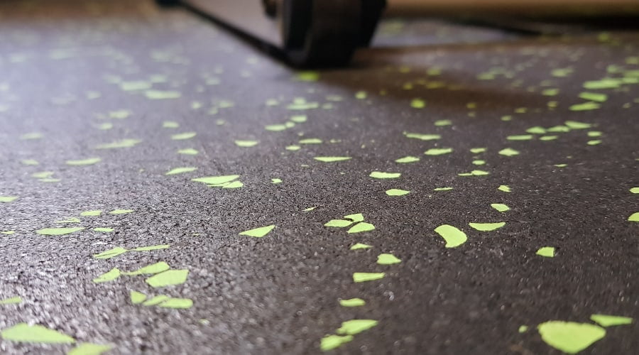 Close-up of the black SPORTEC rubber floor mat