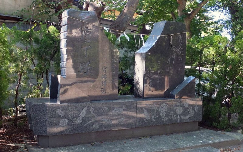 Hocho-zuka_in_Noshiro_Hachiman_Jinja
