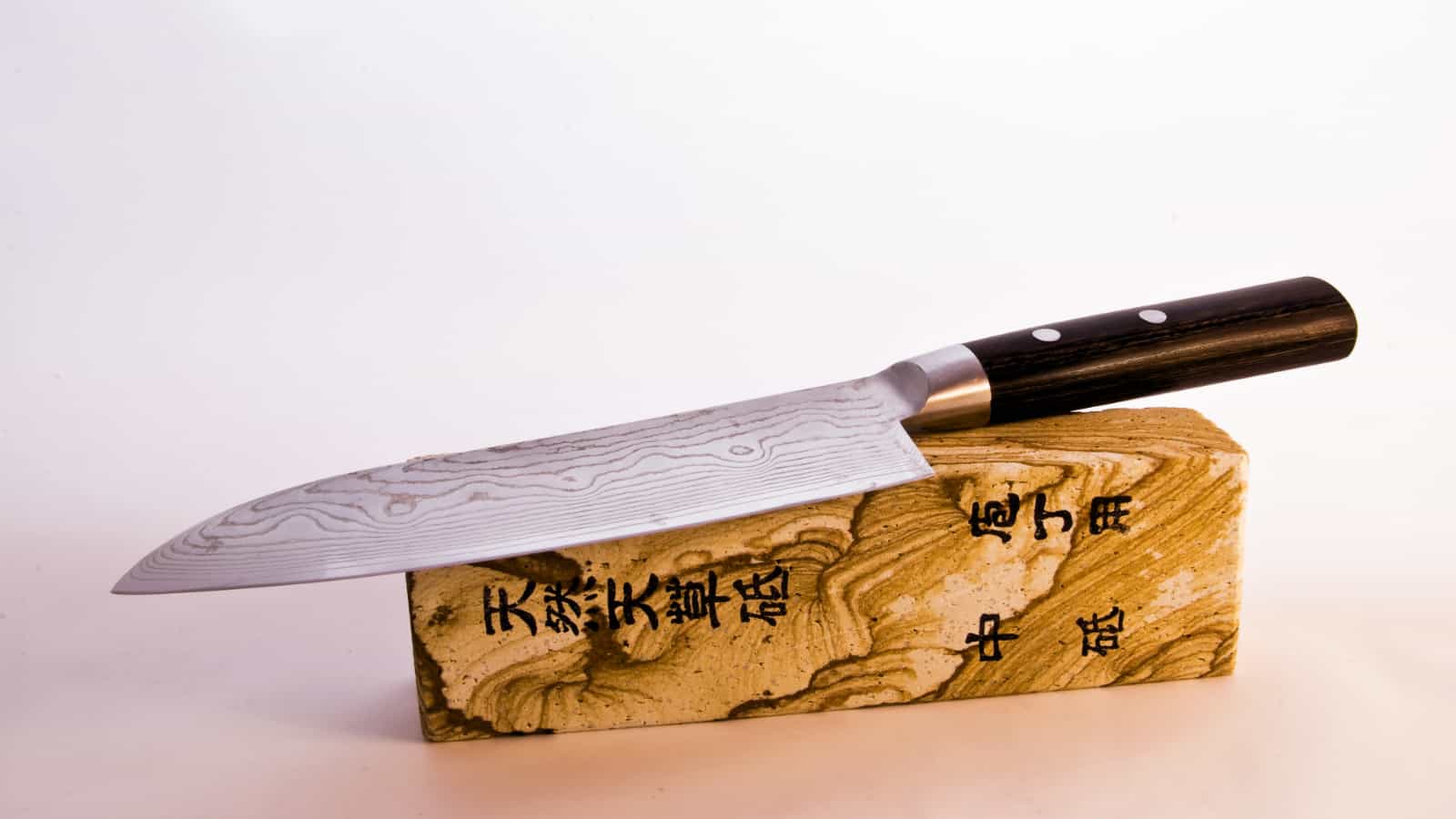 Detail of a Japanese kitchen knife made out of Damascus steel