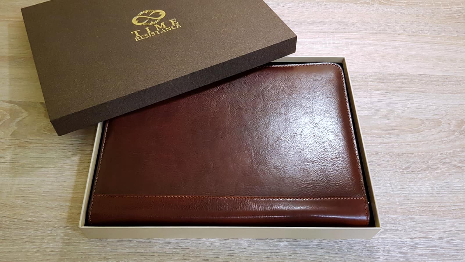 Review: Leather Documents Folder ‘Candide’ from Time Resistance ...