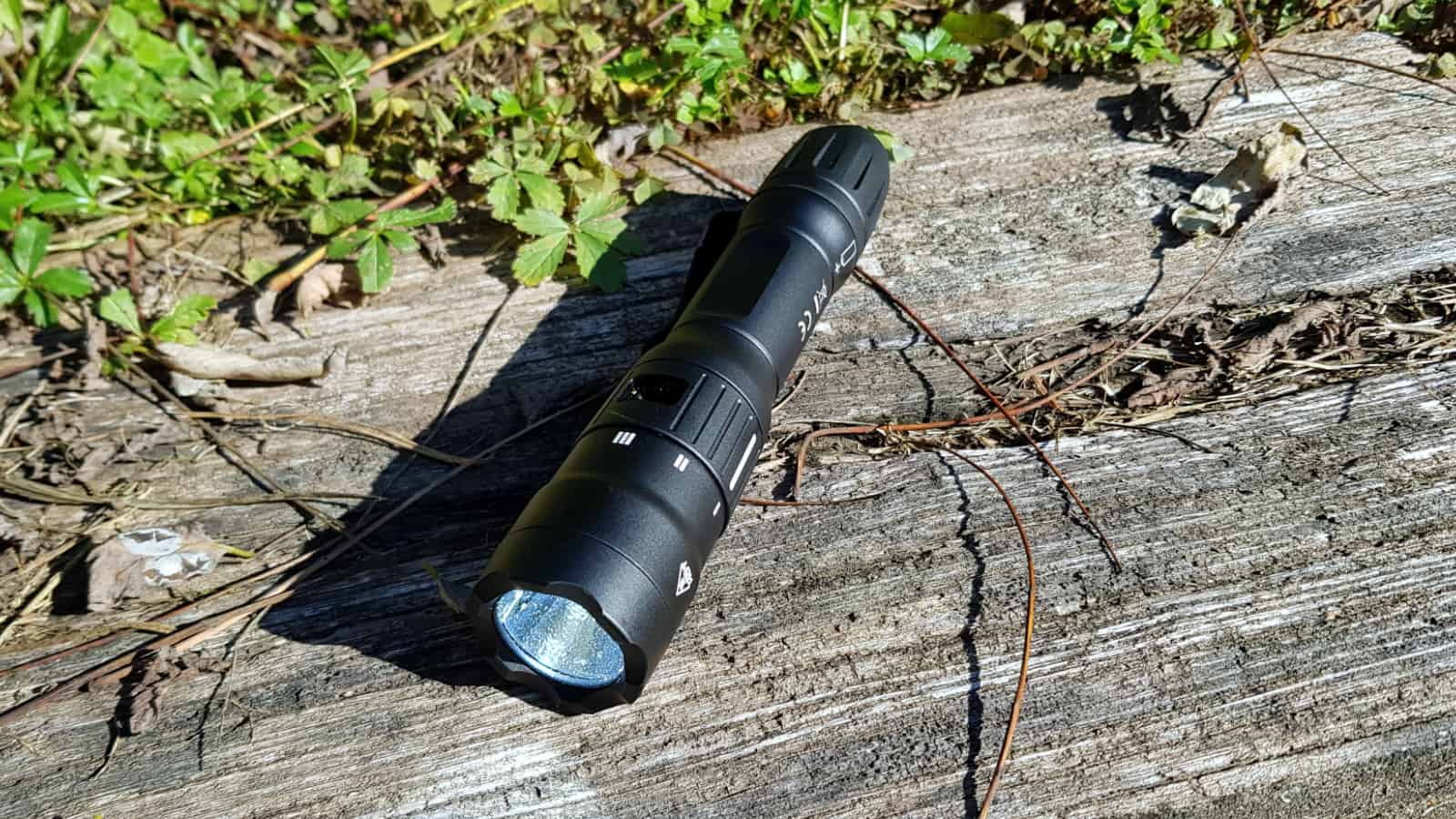 7 Best Tactical Flashlights For Professionals And Hobbyists ...