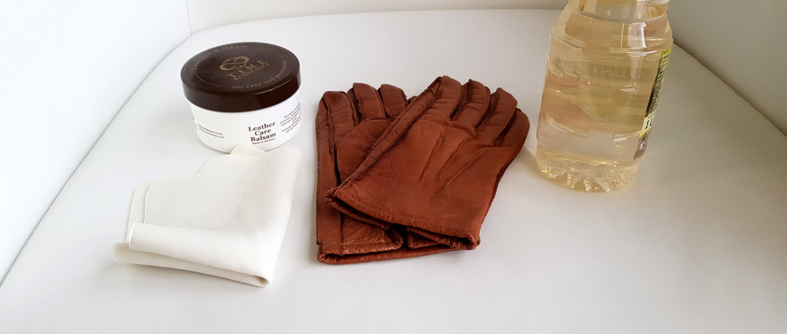 leather gloves with vinegar and cloth
