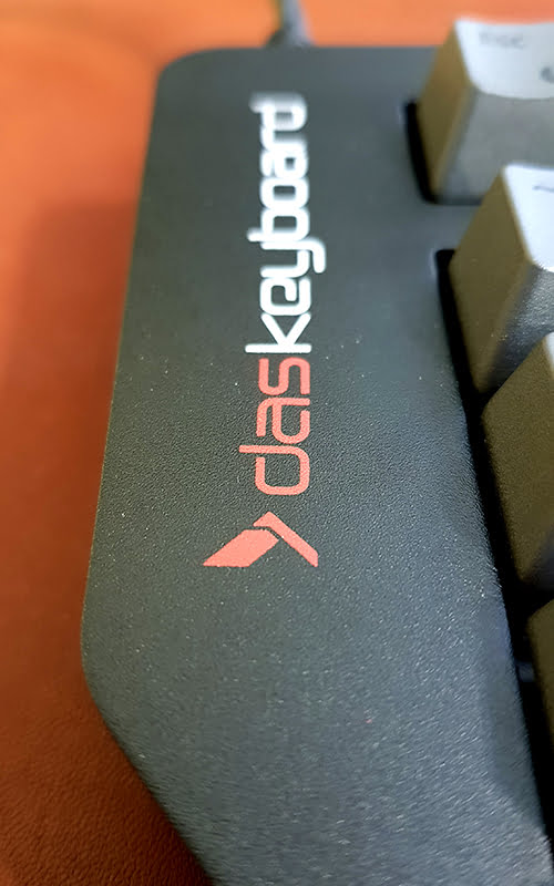 Das Keyboard 4C TKL - logo on top panel
