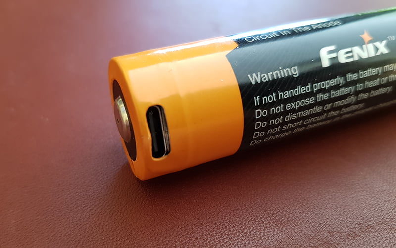 Fenix TK16 V2 - Battery with a charging port