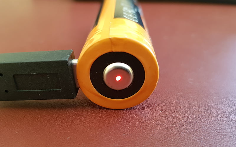 Fenix TK16 V2 - charging the battery