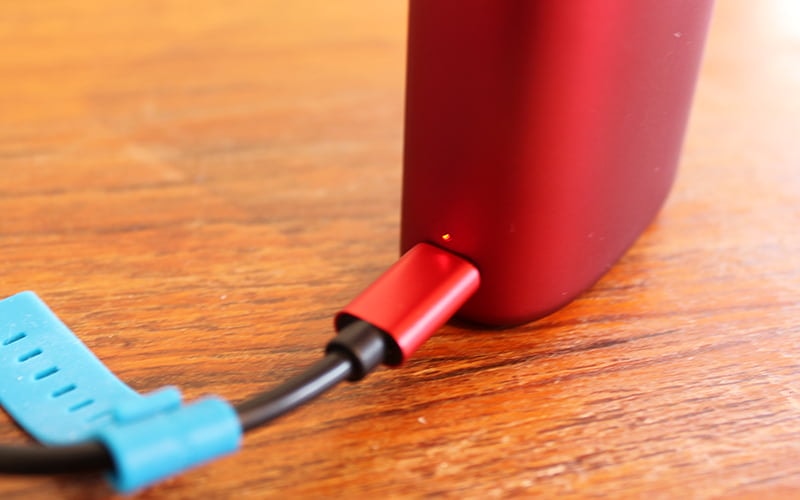 Olight Baton 3 Premium Edition - charging closeup