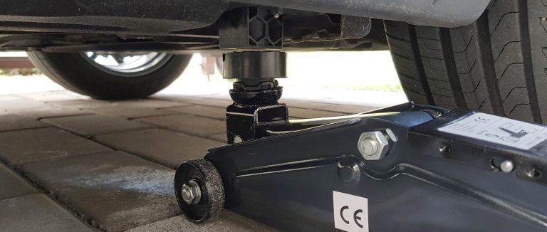 hydraulic floor jack under Alfa Romeo Stelvio