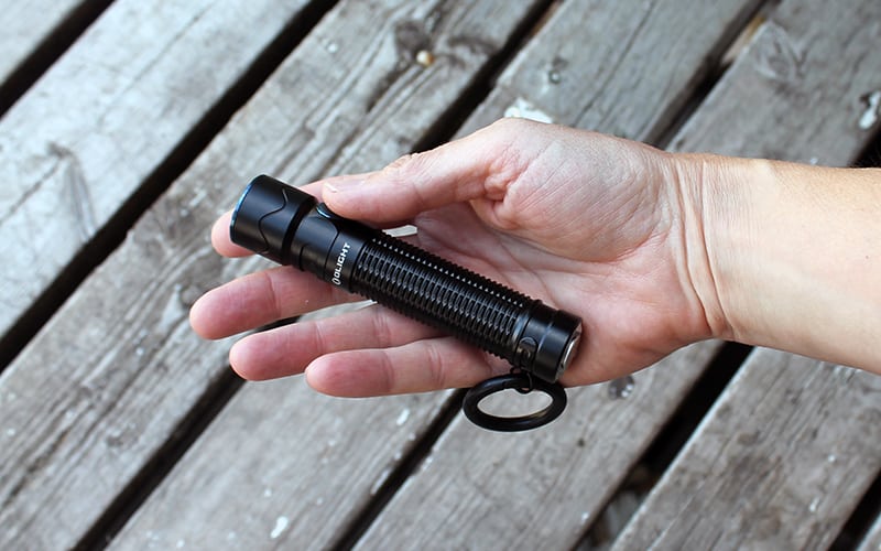 Olight Warrior Mini 2 - holding in hands