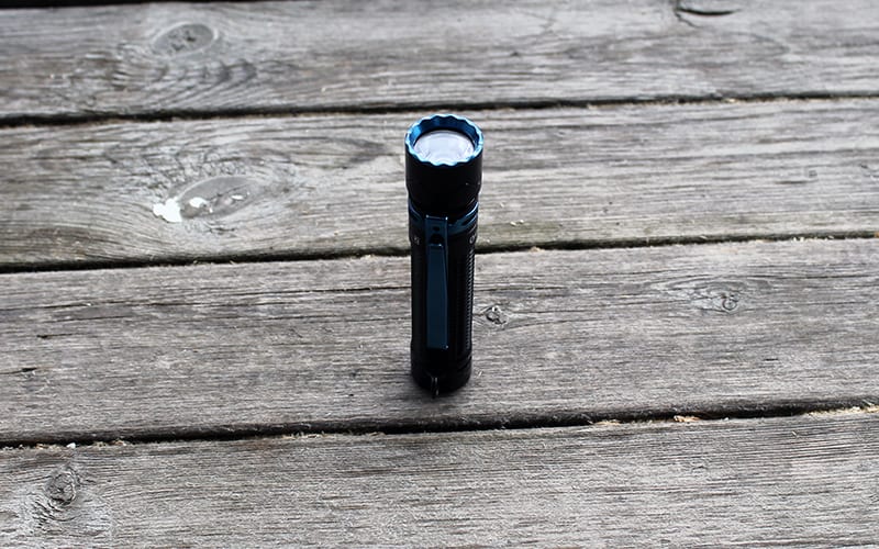 Olight Warrior Mini 2 - tail stand 2