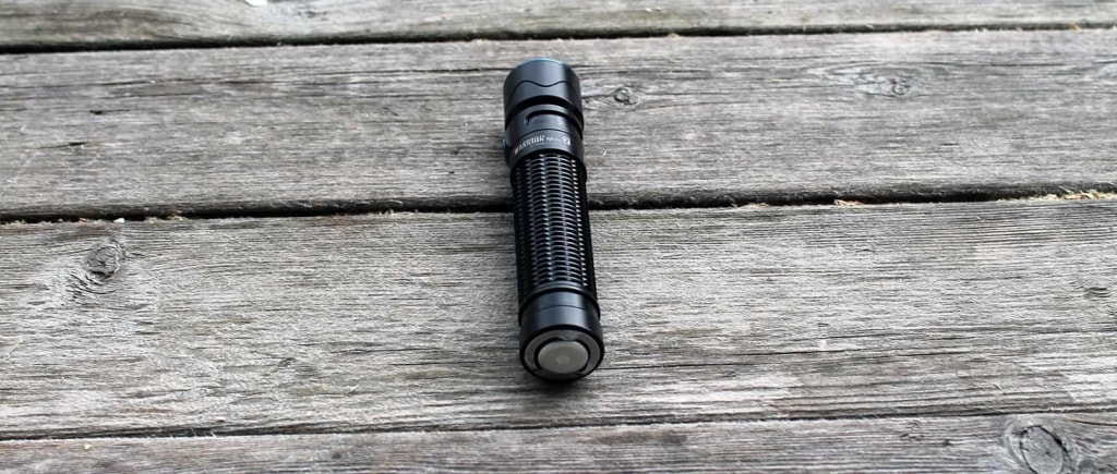 Olight Warrior Mini 2 - wooden deck 2