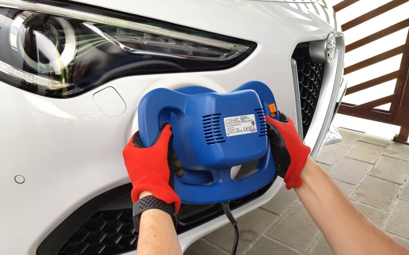 polishing alfa romeo stelvio with a rotary buffer