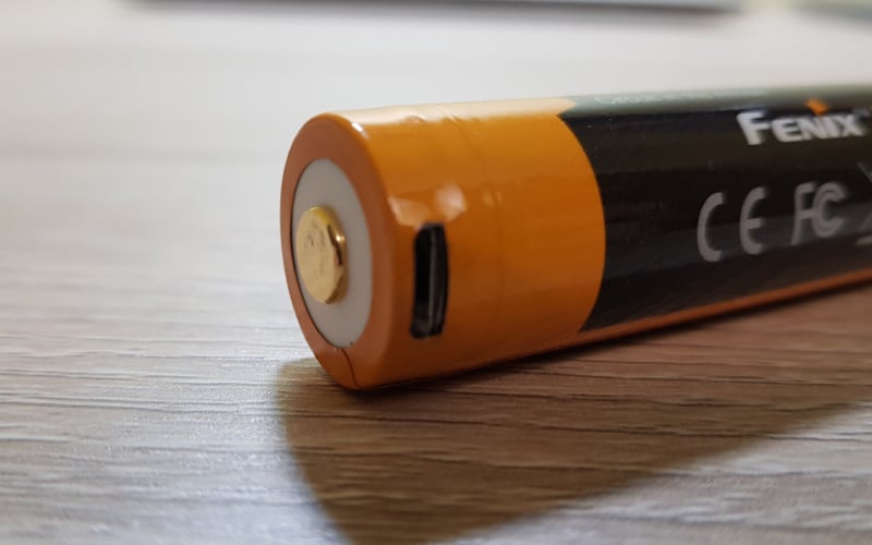 Fenix ARB-L18-2600U battery - micro USB port