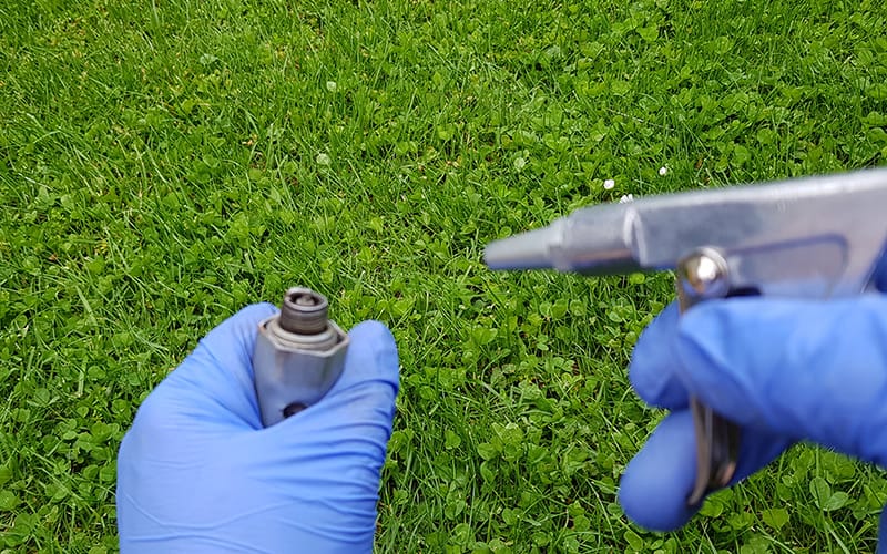 spark plug cleaning with air compressor