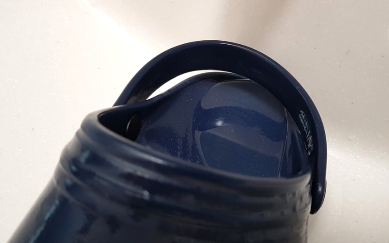 cleaning the strap on crocs