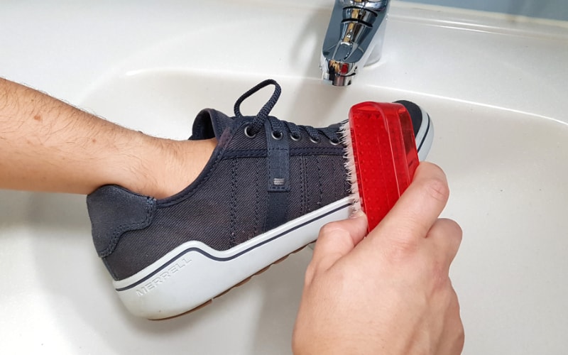 removing dirt from shoes