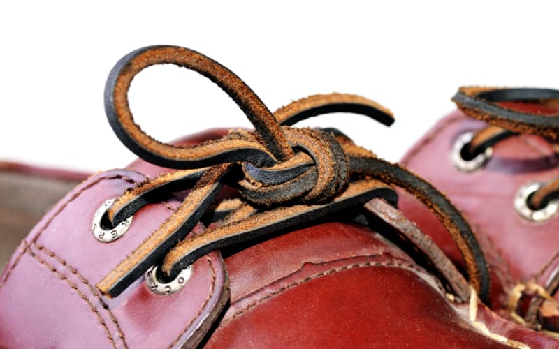 Leather shoe with leather sholaces