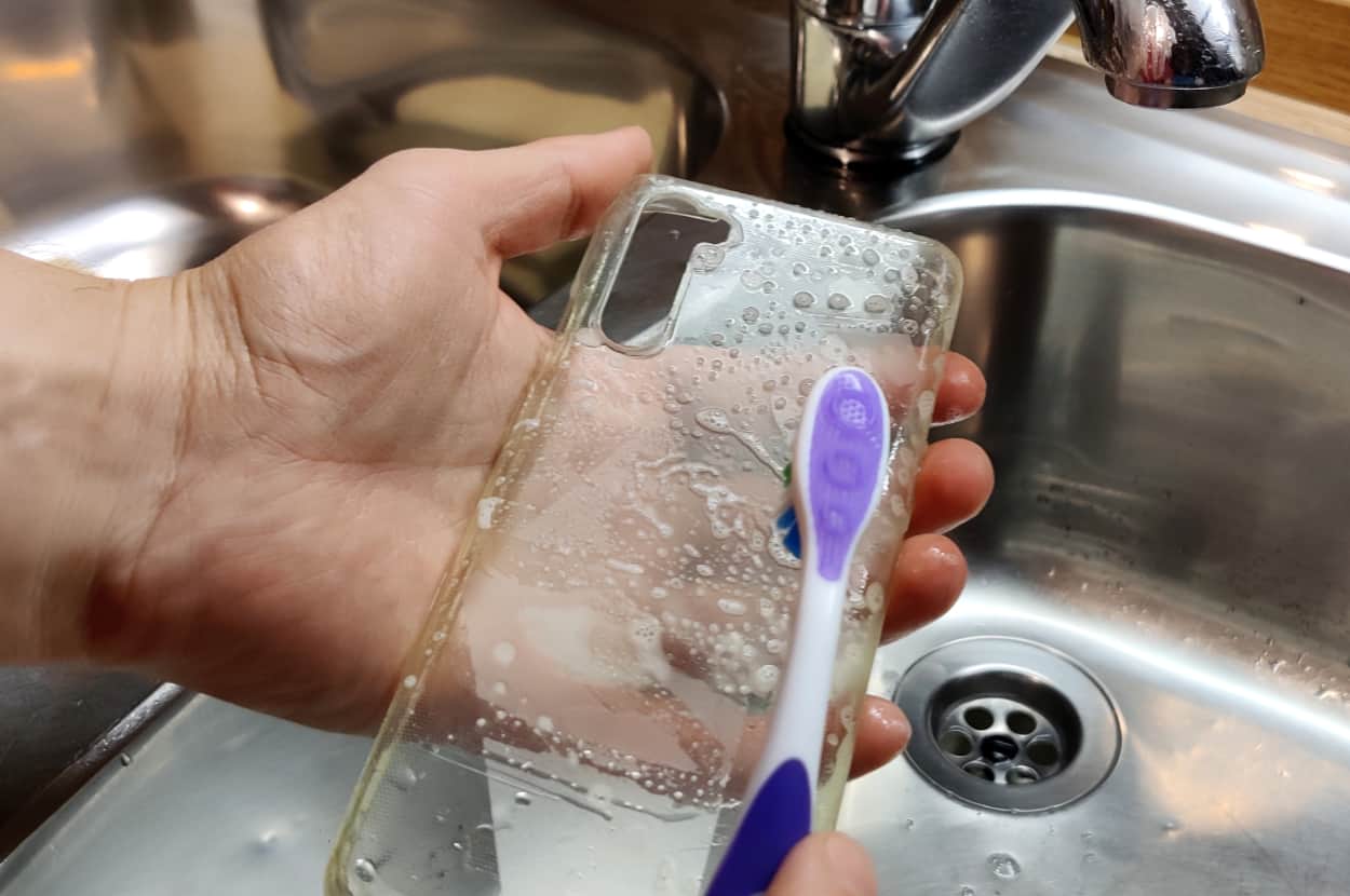 cleaning a clear phone case - feature