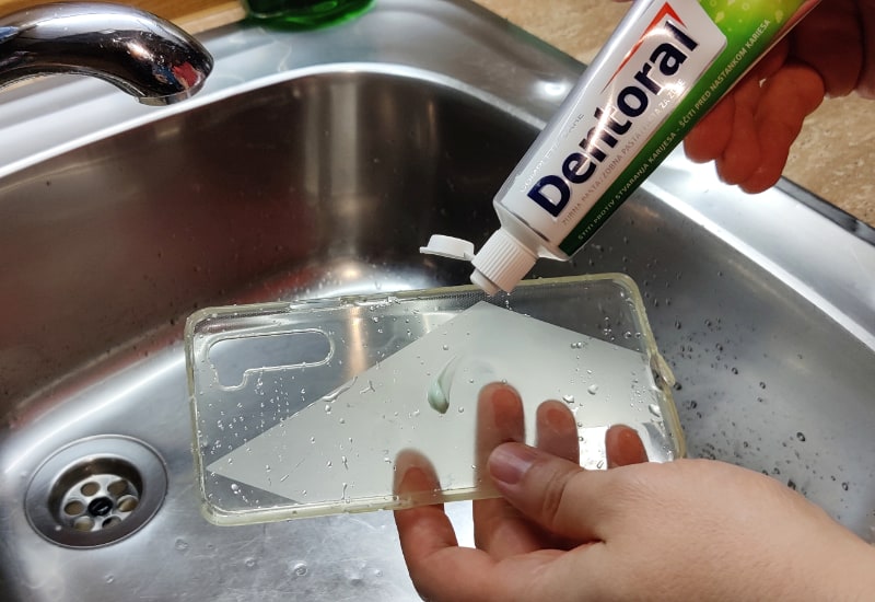 cleaning a clear phone case with tooth paste