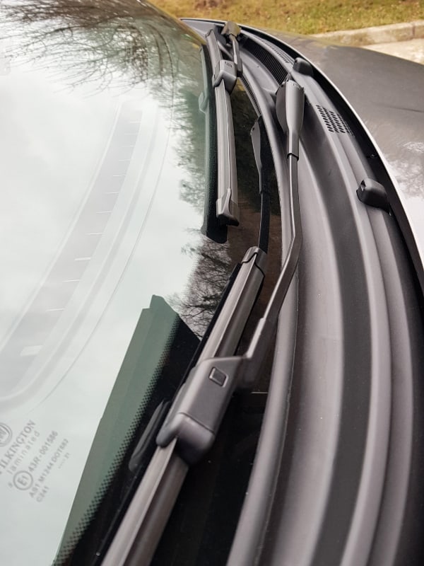 clean windshield wipers on fiat 500