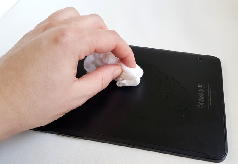 cleaning sticky rubber with cotton