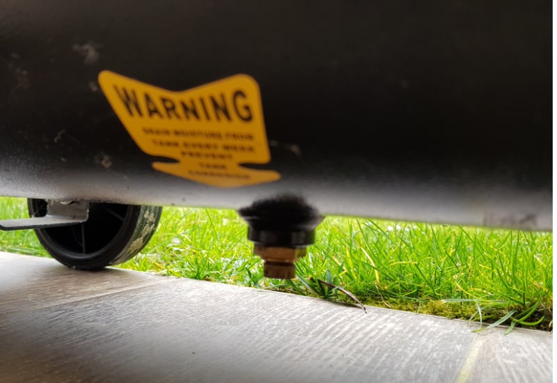 drain valve on air compressor