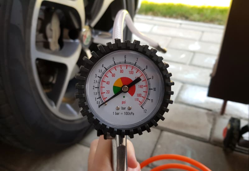 analog tire pressure gauge
