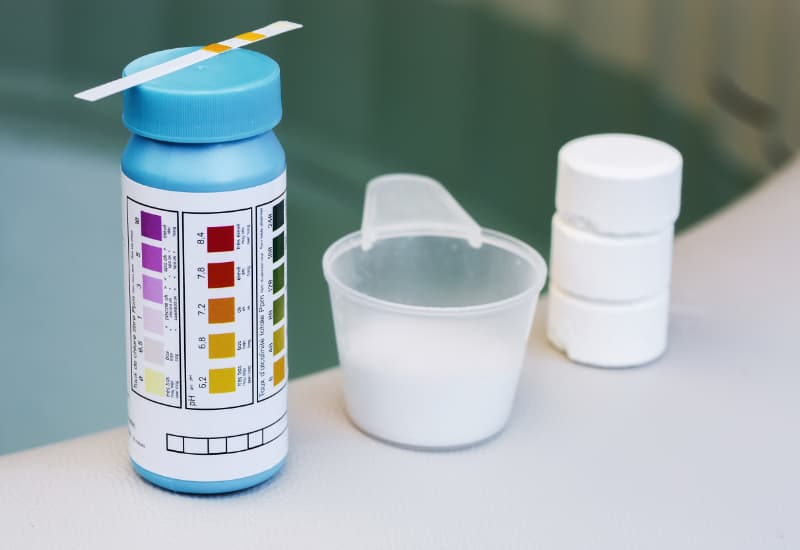 Tester with tablet and powder of chlorine