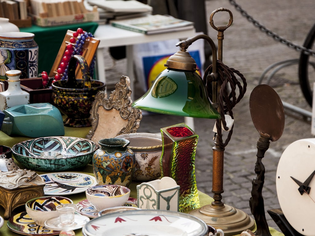 Preloved goods at market