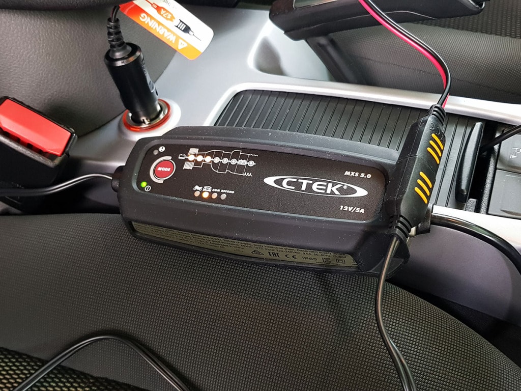 CTEK Comfort Cig plug charging a battery via CTEK MXS 5.0