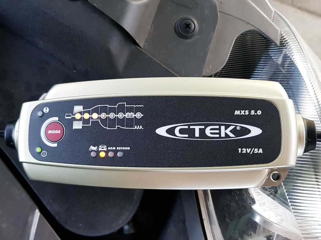 A closeup of the CTEK MXS 5.0 charger on Ford Kuga/Escape