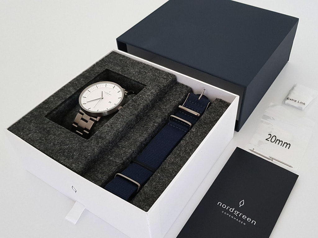 Nordgreen Philosopher Watch 01 - inside of the box