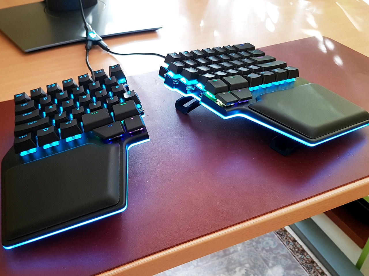 The Best Ergonomic Split Keyboards - Dygma