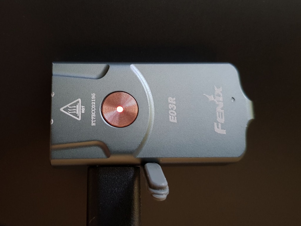 fenix e03r - red led indicator for charging