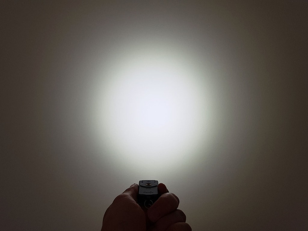 fenix e03r - white led beam