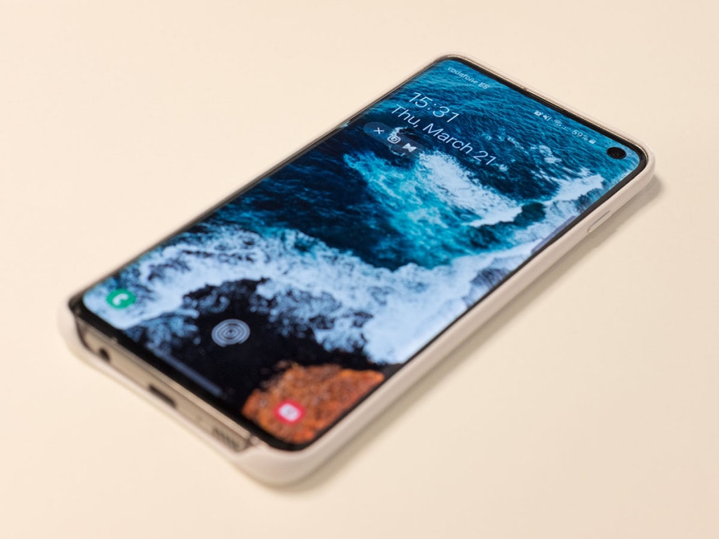 Samsung Galaxy S10 in protective case